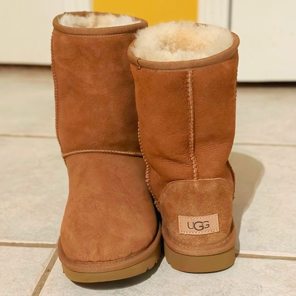 UGG Classic Short Boots - Chestnut - Picture 1 of 5